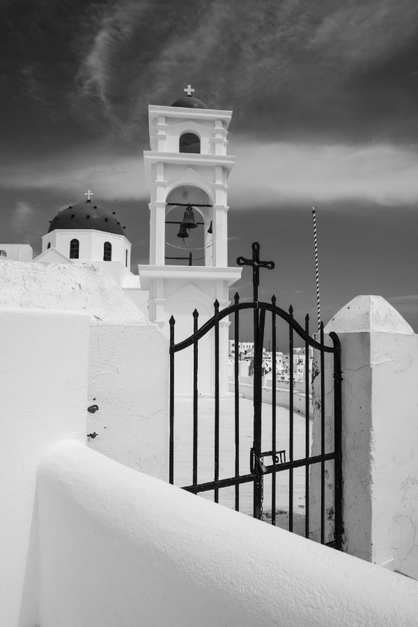 Imerovigli op Santorini in zwart-wit