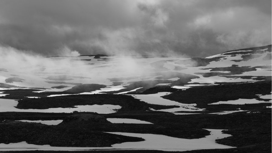 Seydisfjördur pas op IJsland in zwart-wit