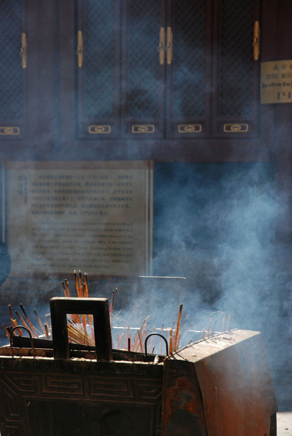 wierook in de Yonghe of Lama tempel in Peking