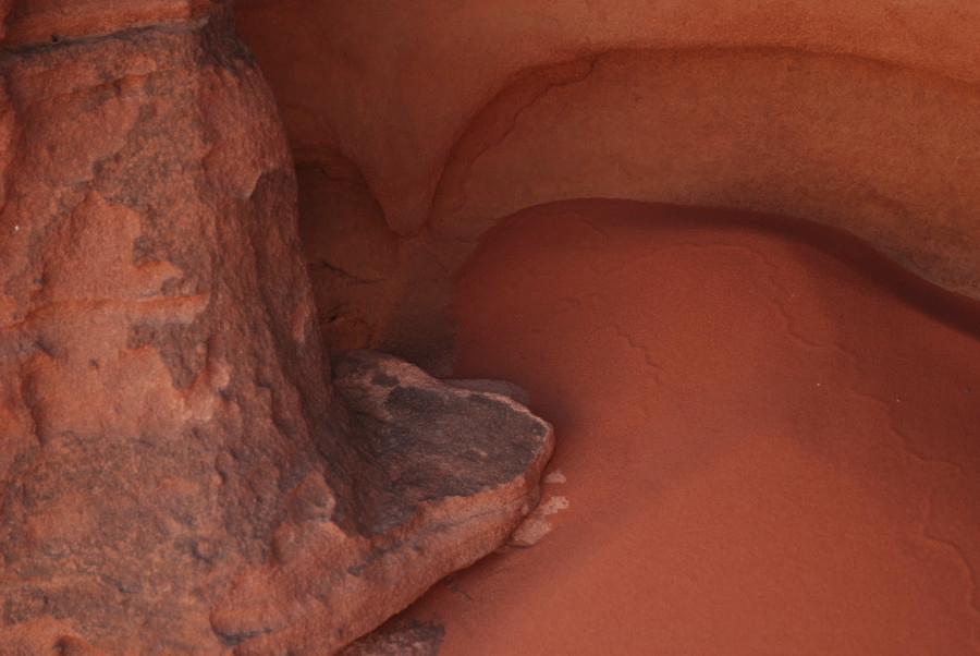 Rood zand in Wadi Rum woestijn